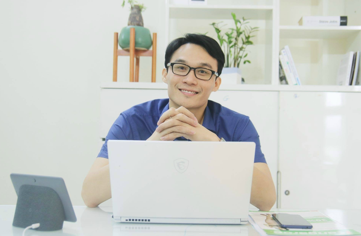 Giảng viên Hậu Nguyễn